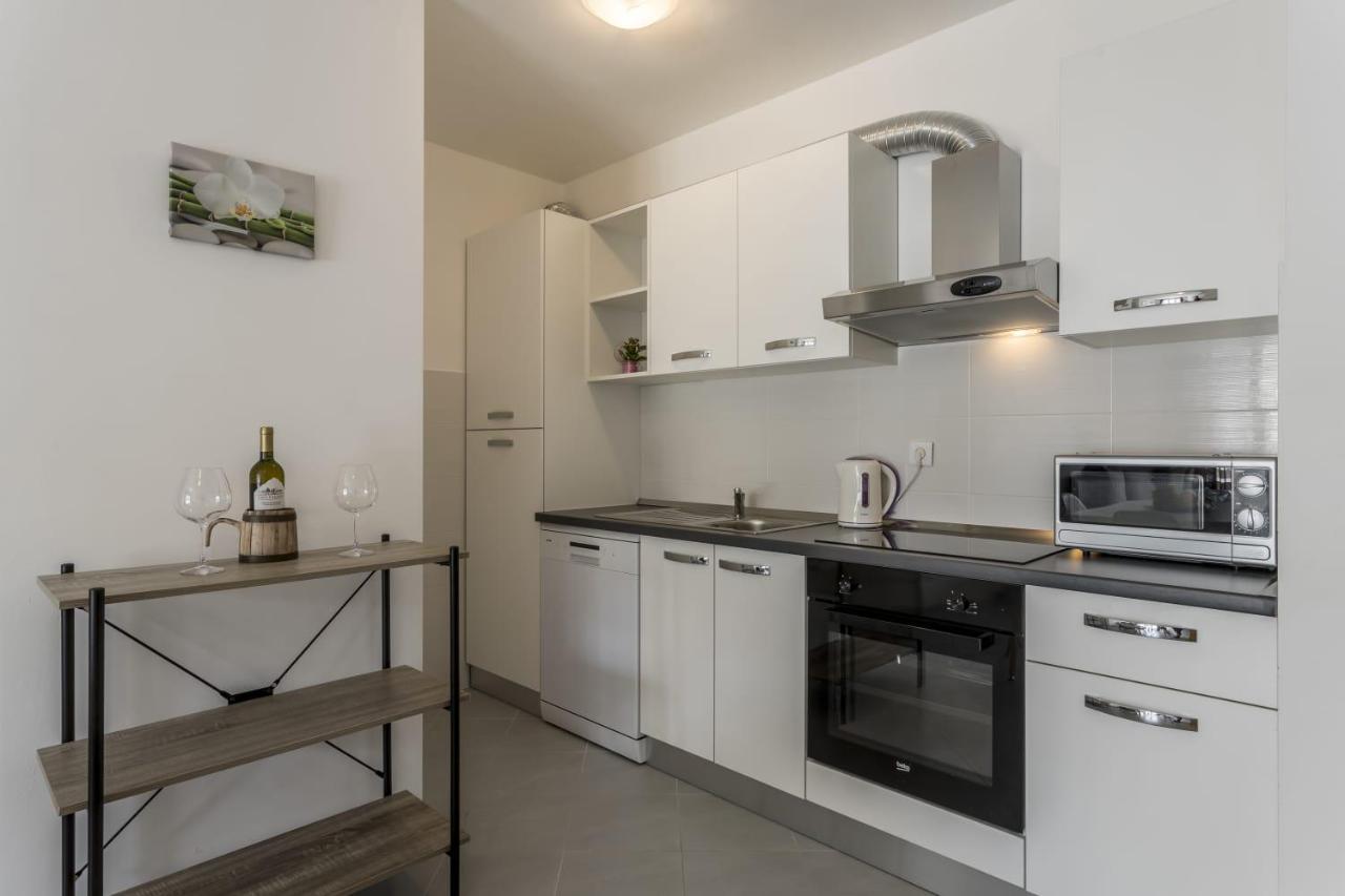 Cool Apartman Split Exterior photo